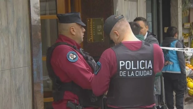 Apuntan a la mujer como la autora del crimen de sus dos hijos y su marido en Villa Crespo