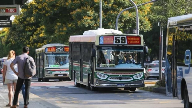 Aprueban un aumento del 21,52% en tres tramos para el boleto de los colectivos nacionales del AMBA 
