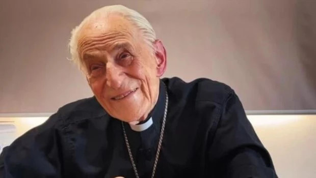 El cardenal Estanislao Karlic tiene 99 años.