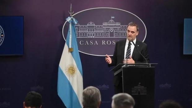 "Los argentinos vuelven a ser inocentes hasta que ARCA demuestre lo contrario", dijo Adorni