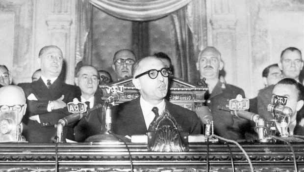 Su vinculación con Arturo Frondizi le sirvió de inspiración a Marta Lynch para escribir ‘La alfombra roja’.