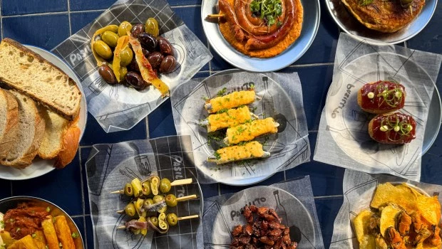 Tapas y copas pasando el pasillo