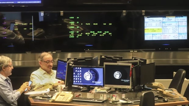 Mercados: la Bolsa porteña se mantiene en alza, Wall Street no opera por feriado