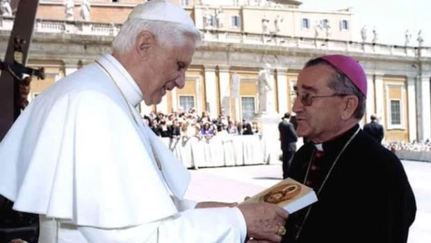 Monseñor Baseotto junto al papa Benedicto XVI