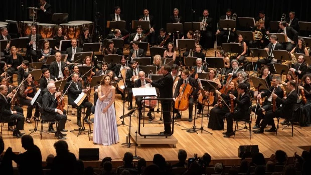 Emmanuel Siffert logró una potente amalgama entre la Sinfónica Nacional, los coros estables y la solista chilena.