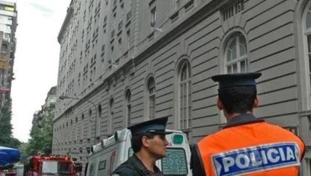 Detienen a un hombre que afirmó tener cuatro kilos de explosivos en el Hotel Alvear en Recoleta