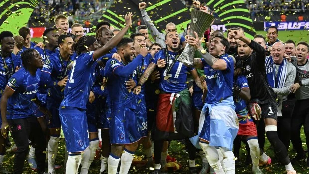 Enzo Fernández campeón con Chelsea de la Conference League