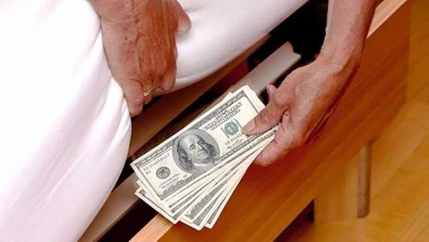 Se van al exterior o al colchón uno de cada cuatro dólares del campo