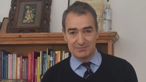 Francisco Appiani, docente e investigador en el Hospital de Clínicas, inspiró sus escritos en mitos clásicos, figuras históricas o vivencias contemporáneas. Foto: Gustavo Carabajal