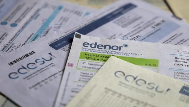 Aumentos para junio: suben la luz, el gas, el agua, los combustibles y el transporte