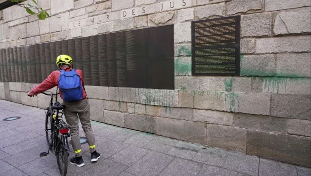 París investiga actos vandálicos antisemitas contra sinagogas y un monumento 