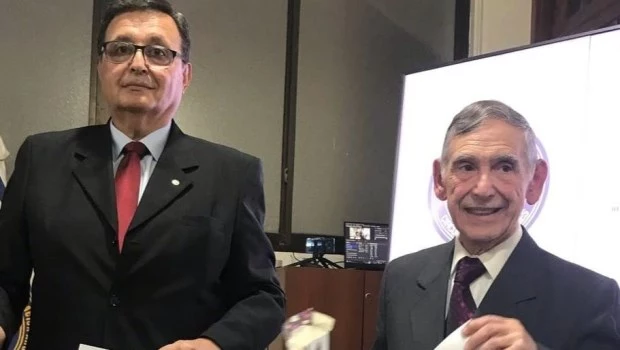 Homenaje a dos médicos argentinos que con su investigación salvaron miles de vidas frente al covid 