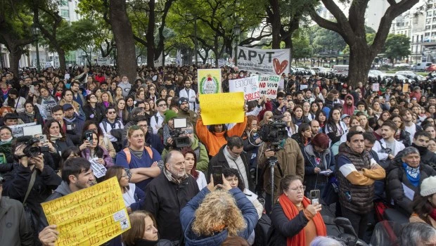 El Gobierno aumentó los salarios a residentes del Hospital Garrahan para desactivar el conflicto 