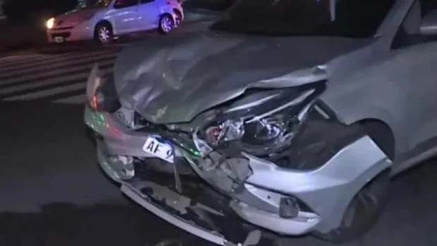 Tres personas resultaron heridas en un violento choque en Palermo