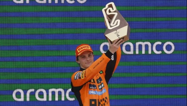 Piastri refuerza su liderazgo en la Fórmula 1al comandar un doblete de McLaren en Montmeló