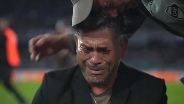 El entrenador Sergio Gómez, desbordado por la emoción.