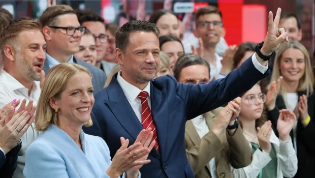 Un empate en los sondeos de las elecciones presidenciales en Polonia deja en vilo al país
