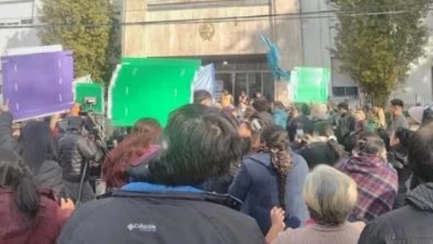 Protesta de feriantes de La Salada por el cierre de los predios