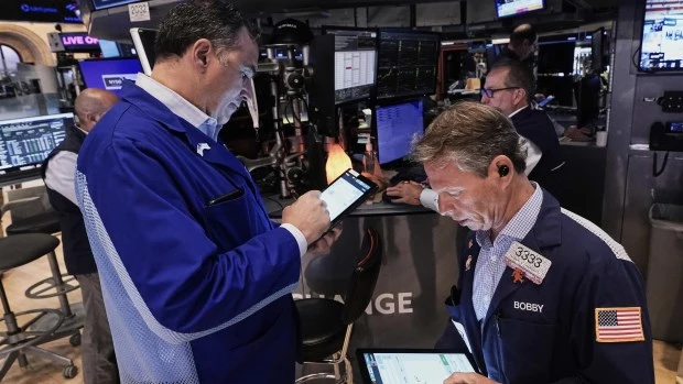 Wall Street abre mixta y se mantiene prácticamente plana pendiente de acuerdos comerciales