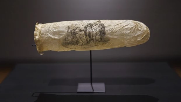 Insólito: un preservativo del siglo XIX con un dibujo erótico se exhibe en museo de Amsterdam