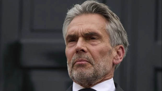 El primer ministro neerlandés, Dick Schoof, anunció la dimisión de los ministros del PVV en La Haya, Países Bajos.