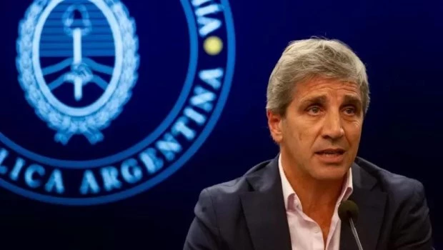 Caen los bonos y Caputo se lo atribuye a la aprobación de la suba de jubilaciones en Diputados 