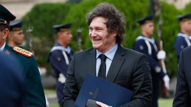 Milei inicia la gira por Europa en la que se reunirá con León XIV, Macron y Netanyahu