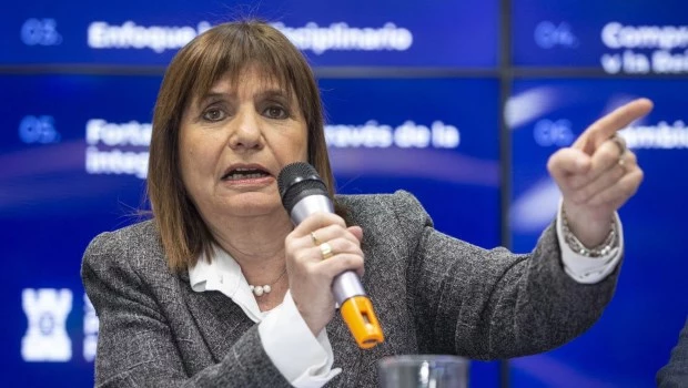 En un firme respaldo al policía que baleó a Thiago Correa, Bullrich culpó a los ladrones: “Fue legítima defensa”