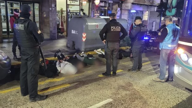 Recoleta: detuvieron a nueve ladrones por robar celulares en colectivos 