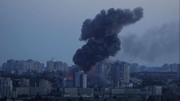 Un feroz ataque ruso a Ucrania reduce aún más las esperanzas de paz