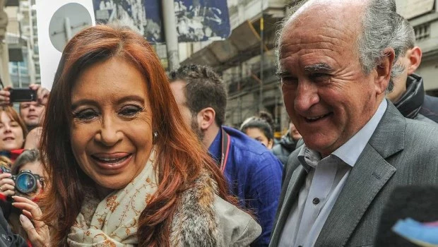 Parrilli convocó a militantes y dirigentes kirchneristas para mostrar su apoyo a Cristina