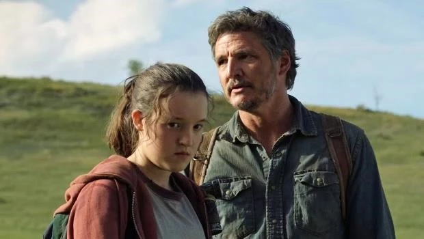 Bella Ramsey y Pedro Pascal (Ellie y Joel).