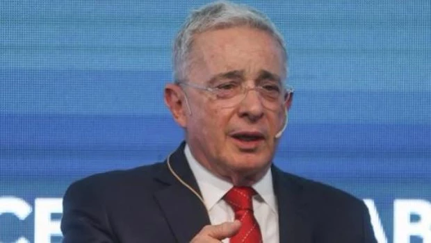 El expresidente de Colombia Álvaro Uribe alertó que preparan un atentado en su contra