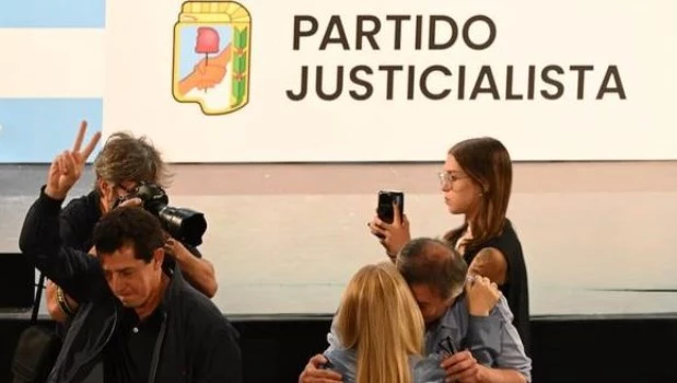 Comienzan a llegar los primeros dirigentes a la sede del PJ para respaldar a Cristina Kirchner