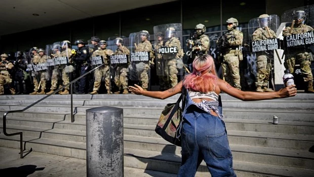 California demanda a Trump por desplegar la Guardia Nacional en Los Angeles