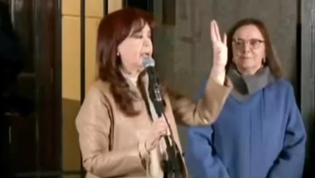 Tras el fallo adverso, CFK habló ante una multitud y pidió construir una alternativa al gobierno libertario