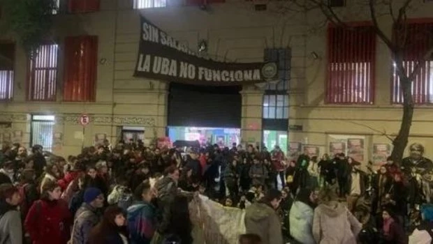 Estudiantes tomaron distintas facultades de la UBA en repudio a la condena
