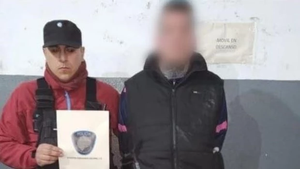 Detienen a un manifestante por atacar un canal de televisión