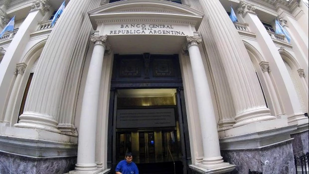 Prestan siete bancos privados al BCRA 2.000 millones de dólares