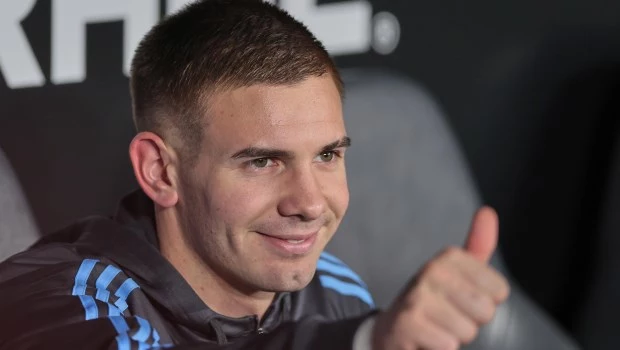 Mastantuono pasó la revisión médica y puso la firma con el Real Madrid