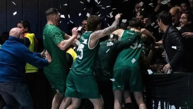 Histórico triple de aro a aro en la Liga Nacional de Básquet: triunfo sobre la chicharra de Ferro a Boca