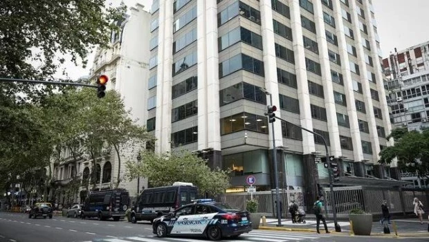 Refuerzan la seguridad en las embajadas de Irán e Israel en Buenos Aires