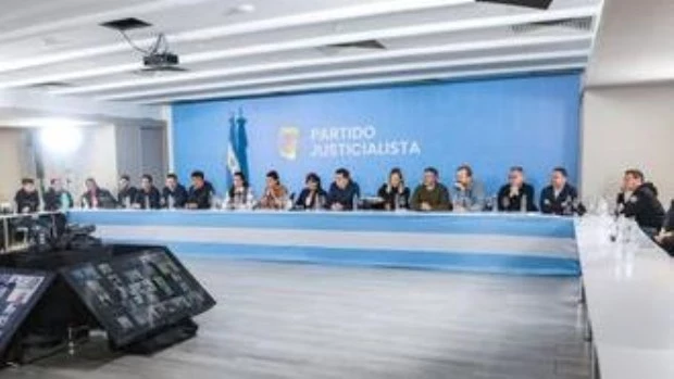 Intendentes de todo el país organizan movilización para acompañar a CFK a Comodoro Py