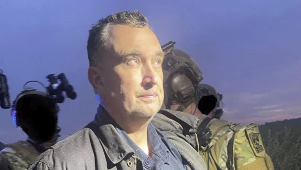 Se rindió en un bosque el asesino de la legisladora y podría recibir la pena capital por sus ataques a tiros en Minesota