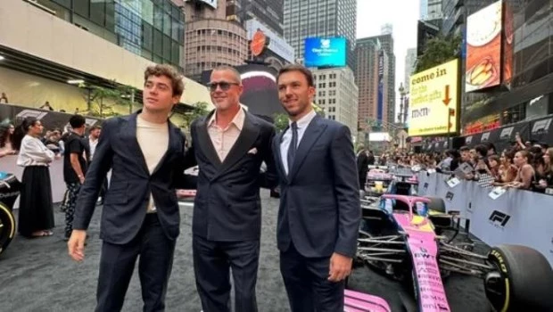 Franco Colapinto posó junto a Brad Pitt