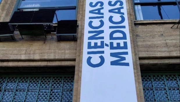Los médicos formados en la Argentina tendrán prioridad en las residencias