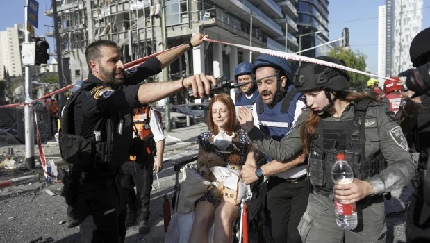 Un misil de Irán impactó en un hospital de Israel y el gobierno de Netanyahu amenaza al líder del régimen de Teherán