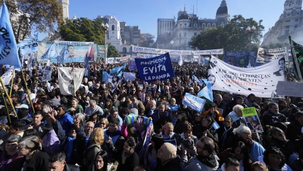 El relato K se ha vuelto un esperpento grotesco y burdo