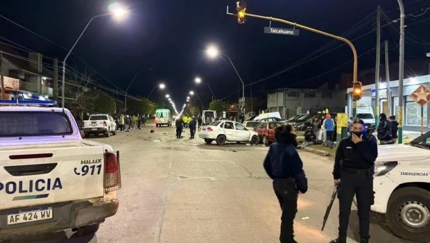Un auto chocó con una caravana de motos: en Mar del Plata un joven murió y seis resultaron heridos