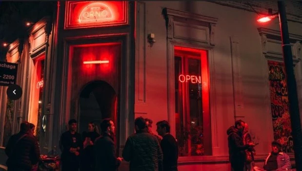 Una cantina para comer, cantar y reír